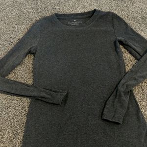 Gray long sleeve shirt